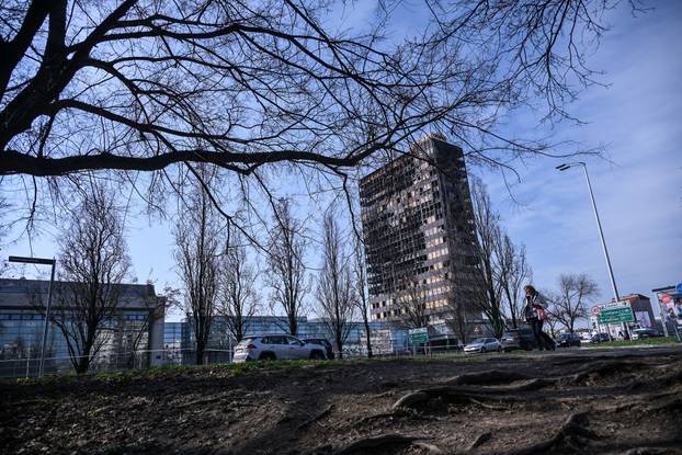 Zagreb: Postavljena dizalica na zgradu Vjesnika na kojoj traju pripreme za rušenje