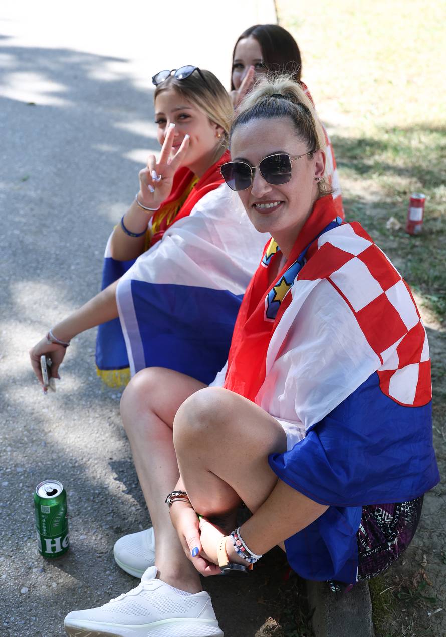 Fanovi se okupljaju u Zaprešiću uoči Thompsonova koncerta