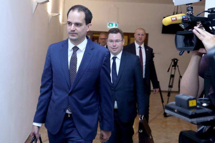 Oporba odbila glasovati: Novi ministri prisegnuli na dužnosti