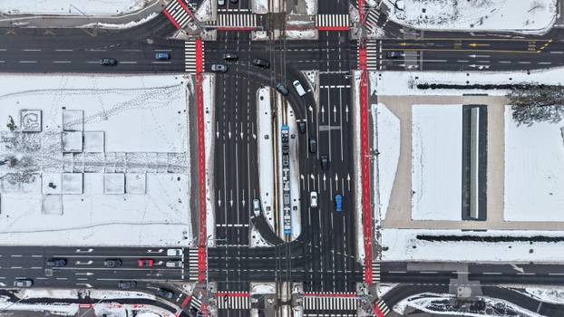 Pogled iz zraka na centar Zagreba prekriven snijegom