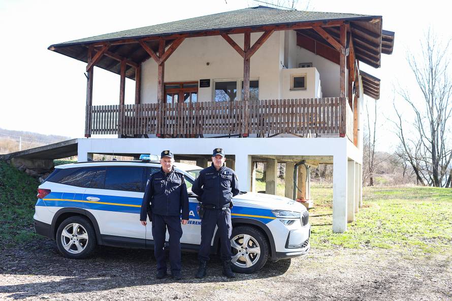 24sata Hrvatska Kostajnica: Policajci koji su prvi pronašli migrante koji su spašeni iz rijeke Une