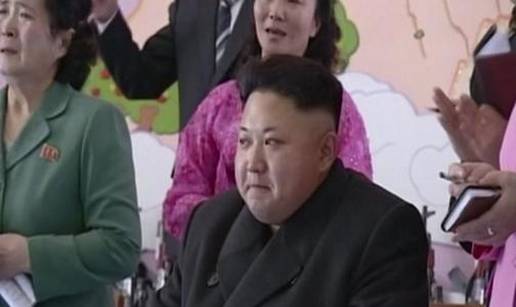 Kim Jong-un sa sestrom Kim Yo-jong posjetio sirotište 