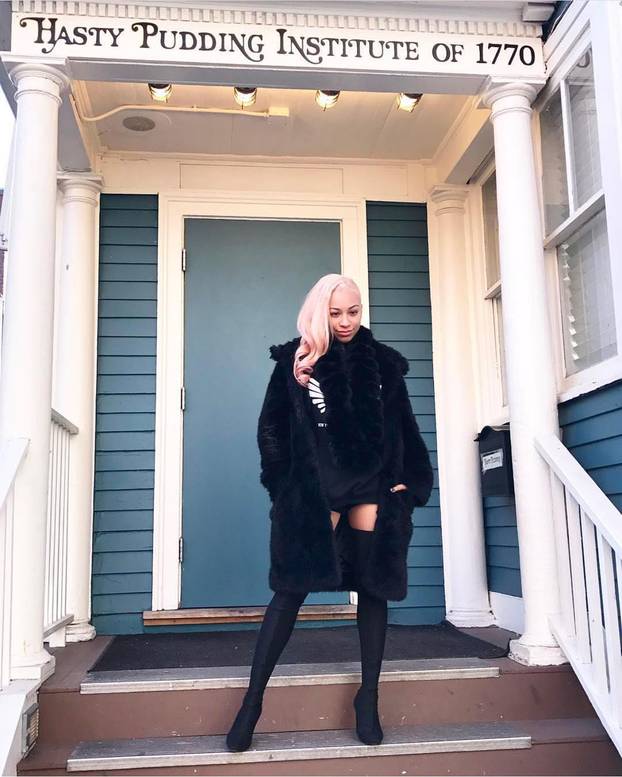 FOTO Pjevačicu napali zbog nastupa na NFL utakmici. 'Obukla si se kao striptizeta'