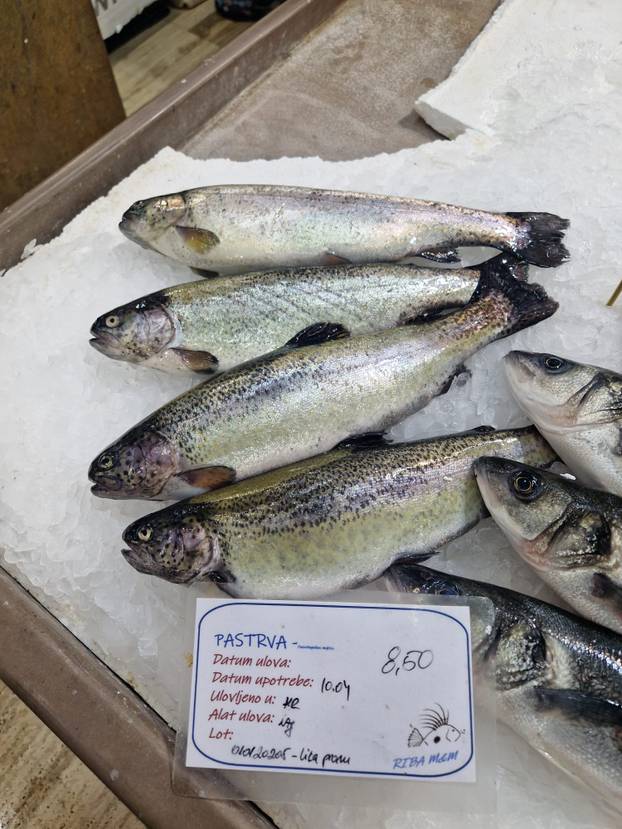 FOTO 'Pa to nije normalno, kila rajčica sedam eura! Nemam ja toliko, kupila sam tri komada'