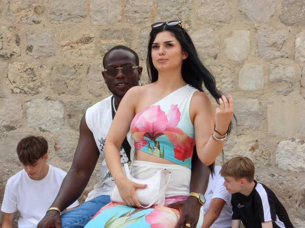 Dubrovnik ljeti, tisuće posjetitelja, ali i bogata ponuda za svakoga