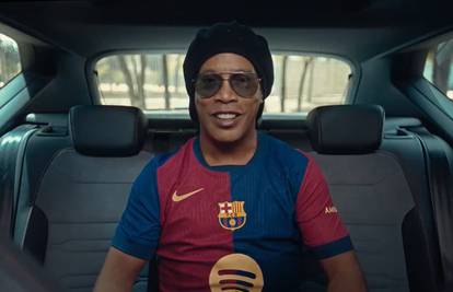 VIDEO Ronaldinho predstavio novi dres Barcelone, navijači oduševljeni: Šteta da ne zaigra