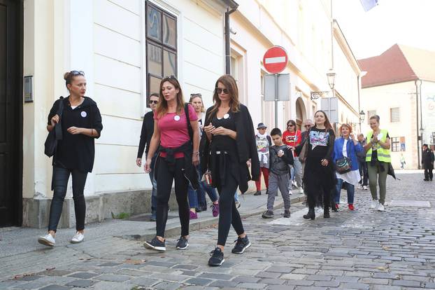 Zagreb: Šetnja Nisi sama-hodaj s nama u oreganizaciji Udruga žena oboljelih i liječenih od raka "Nismo same"