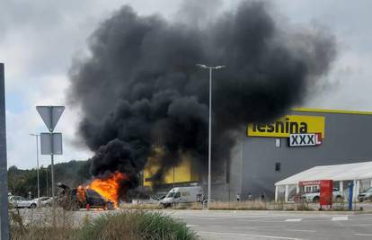 U Puli izgorio skupocjeni BMW zbog kvara na instalacijama