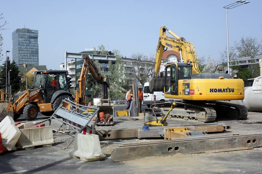 'Ne mislim da rupu otkopavaju jer su zaboravili cijevi, ali...'