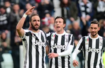 Touchdown Juventusa! Sedam komada Sassuolu, Milan kiksao