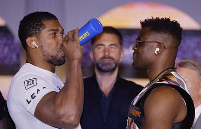 VIDEO Joshua i Ngannou prije meča 'hladni' na sučeljavanju