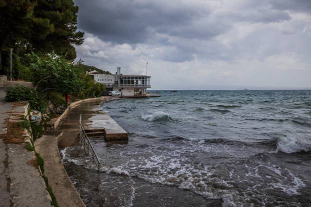 Split: Jako jugo puše na Jadranu, poslijepodne na Bačvicama