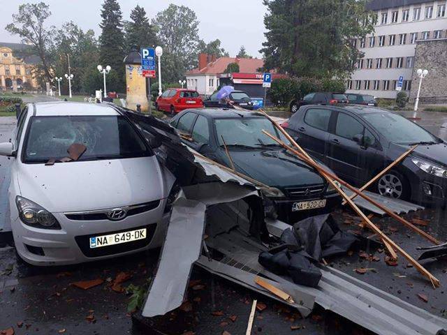 'U Našicama ne pamtimo oluju kao ovu, štete su jako velike'