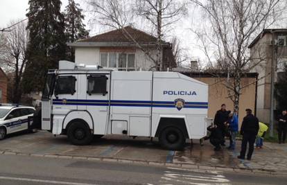 I policija dostavlja pitku vodu građanima Slavonskog Broda