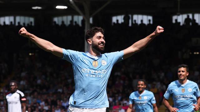 Premier League -  Fulham v Manchester City