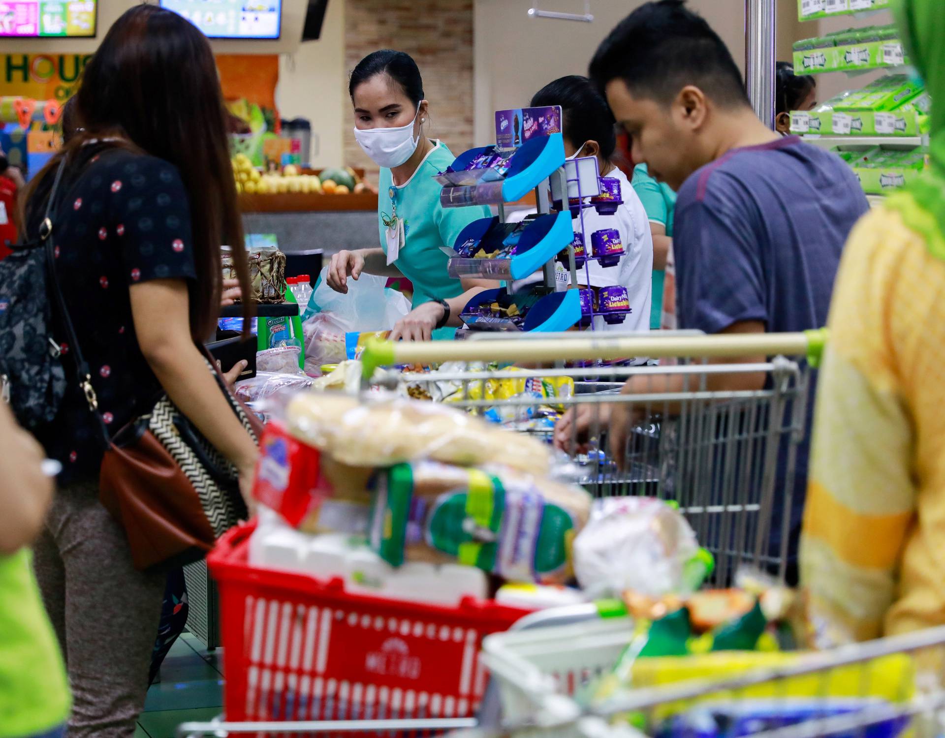 Daily life in Manila amid new coronavirus cases