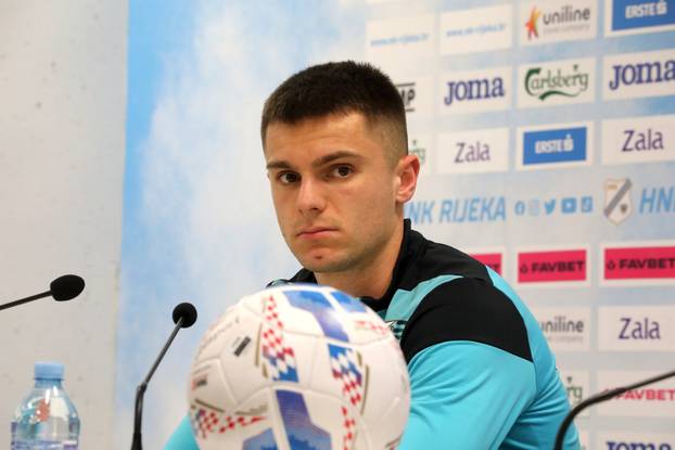 Rijeka: Trener ?alovi? i igra? Devetak na press konferenciji HNK Rijeke.