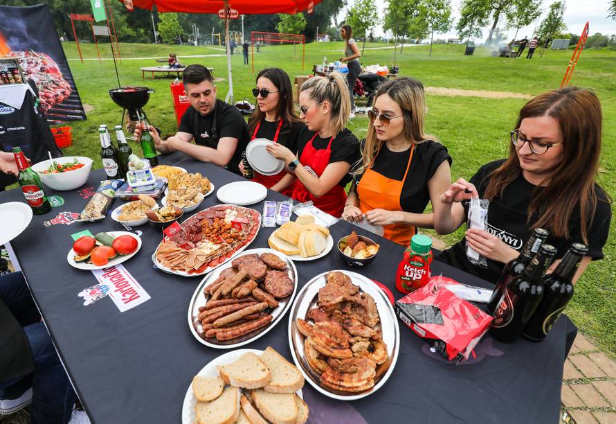 Startao prvi Chill&Grill: 'Sve što vam treba za super roštilj su dobra ekipa i kvalitetno meso'