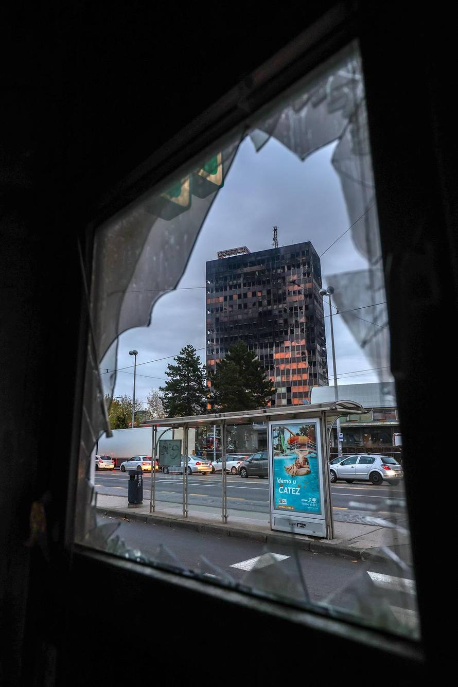 Zagreb: Dim i dalje izlazi iz Vjesnikovog nebodera