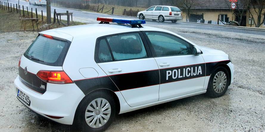 Policija kontrolira vozila na ulazu u grad Konjic kako bi pronaÅ¡li serijskog ubojicu Edina GaÄ?iÄ?a