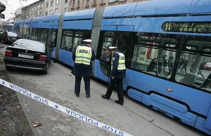 Pao na plastični pištolj u tramvaju i uplašio putnike