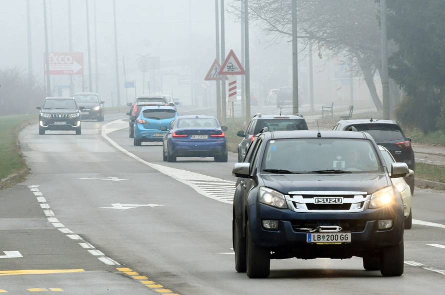 Maglovito prijepodne u Sisku