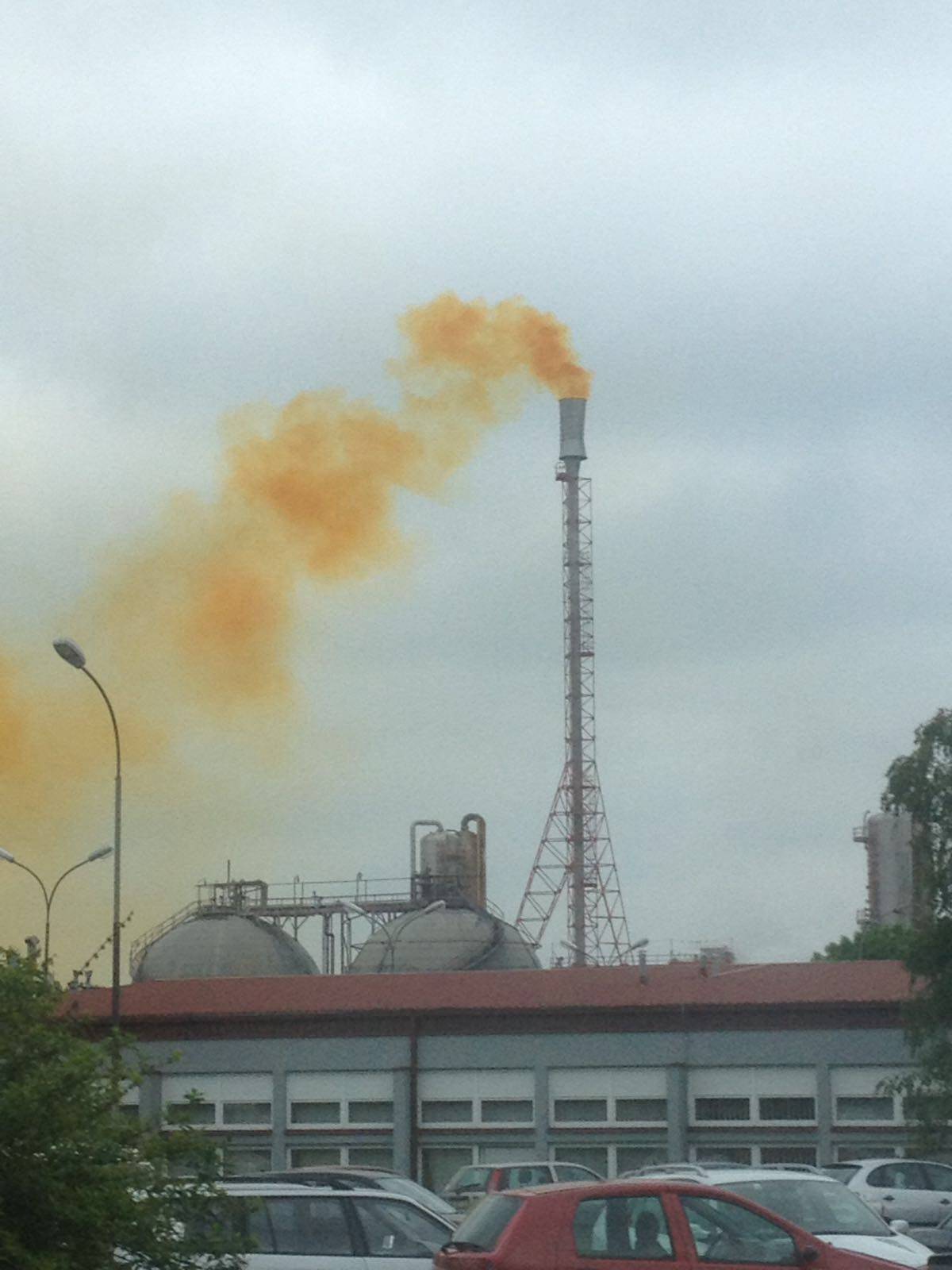Uplašili se narančastog dima koji je sukljao iz Petrokemije
