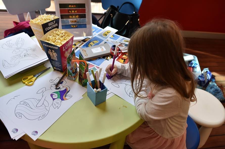 Zabavna parada filmskih likova oduševila je mnoge poznate