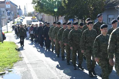 FOTO U Mimohodu pobjednika u Bjelovaru povorka s više stotina sudionika, evo tko je sve došao