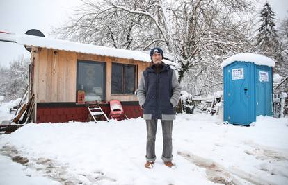 Mile (66) iz Majskih Poljana: ‘U cik zime moram se kroz snijeg probijati do svog zahoda'