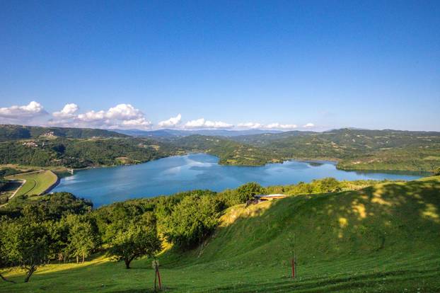 Butoniga, akumulacijsko jezero u Istri