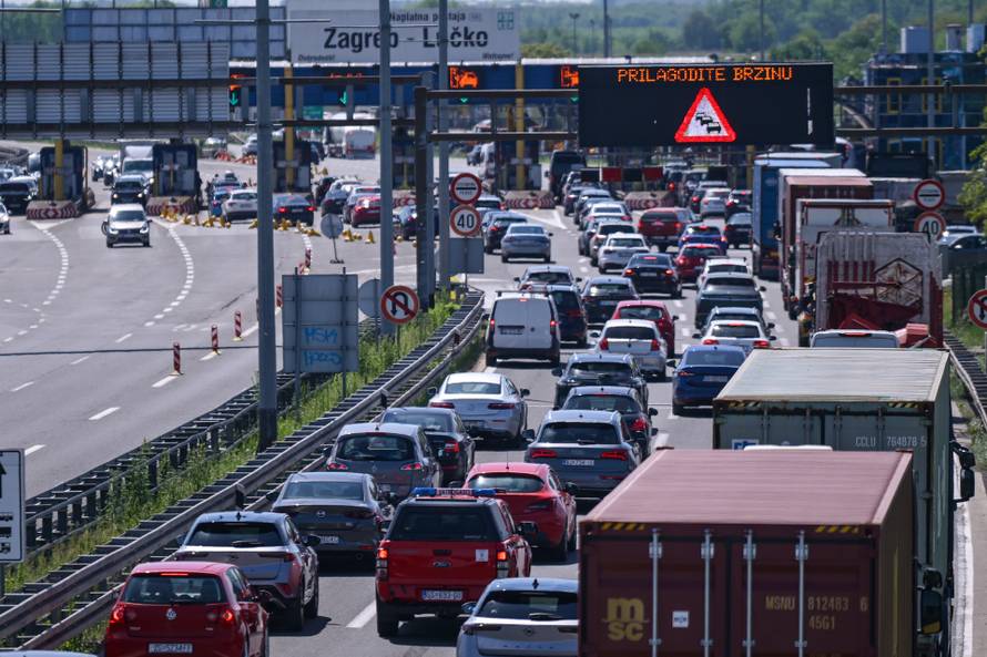 Zagreb: Gužve na naplatoj kućici Lučko zbog produženog vikenda