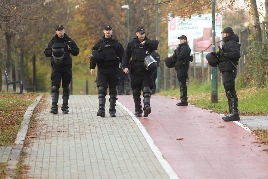 Sarajevo: Velik broj policije kod dvorane Zetra gdje će biti odigrana utakmica Eurolige između Dubaija i izraelskog Hapoela