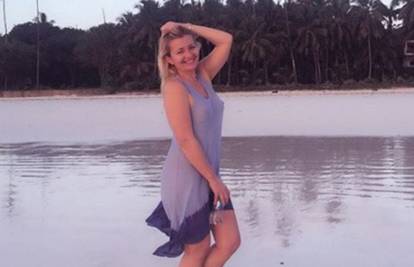 Mehun uživa u Keniji: Slučajno je pokazala previše na plaži...
