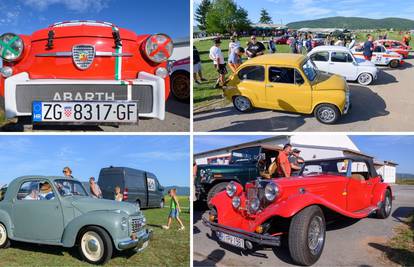 150 oldtimera privuklo pažnju u Otočcu: Najstariji registrirani auto - Oakland Blue Six iz 1925.