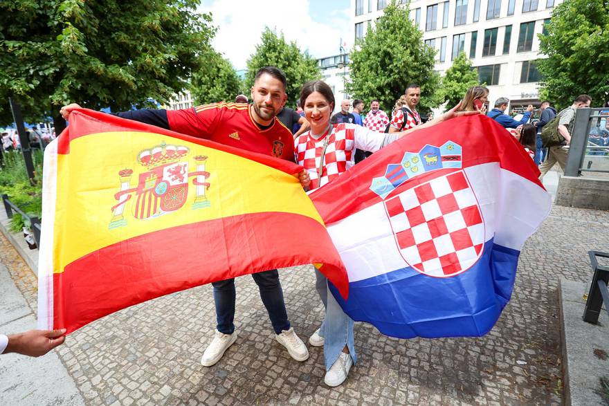 Berlin: Strastveni navijači inače supružnici Hrvatica Sara i Španjolac Toni