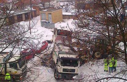 Ispraznili kamion: Baranjskoj čistoći snijeg je izbacio smeće