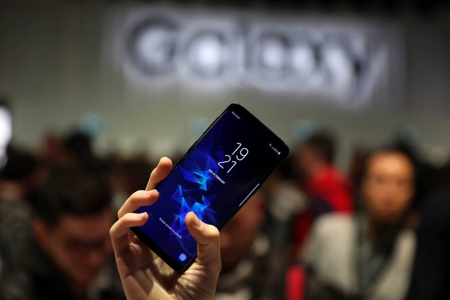 A hostess shows up Samsung's new S9 device after a presentation ceremony at the Mobile World Congress in Barcelona