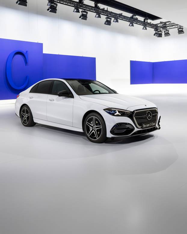 Vertraute Stärke auf einem neuen Niveau: Die neue Mercedes-Benz C Klasse bleibt sich treu – und wächst über sich hinausThe new Mercedes-Benz C-Class: Refined strength. Trusted continuity.