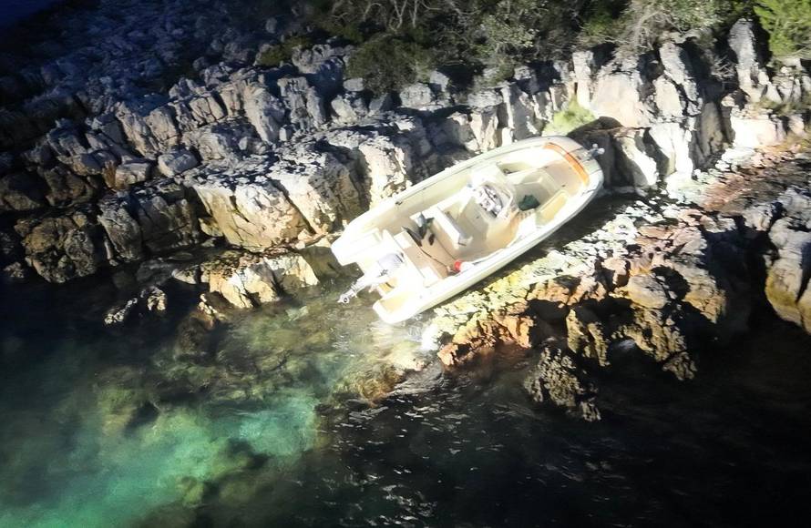 DRAMA KOD IŽA Nasukala se brodica, ozlijeđen Slovenac