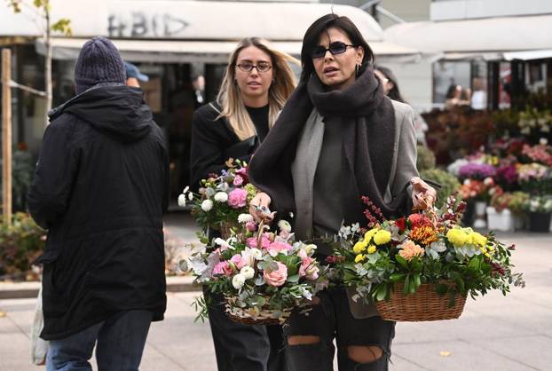 Zagreb: Anica Kovac sa kcerkom kupovala cvjece
