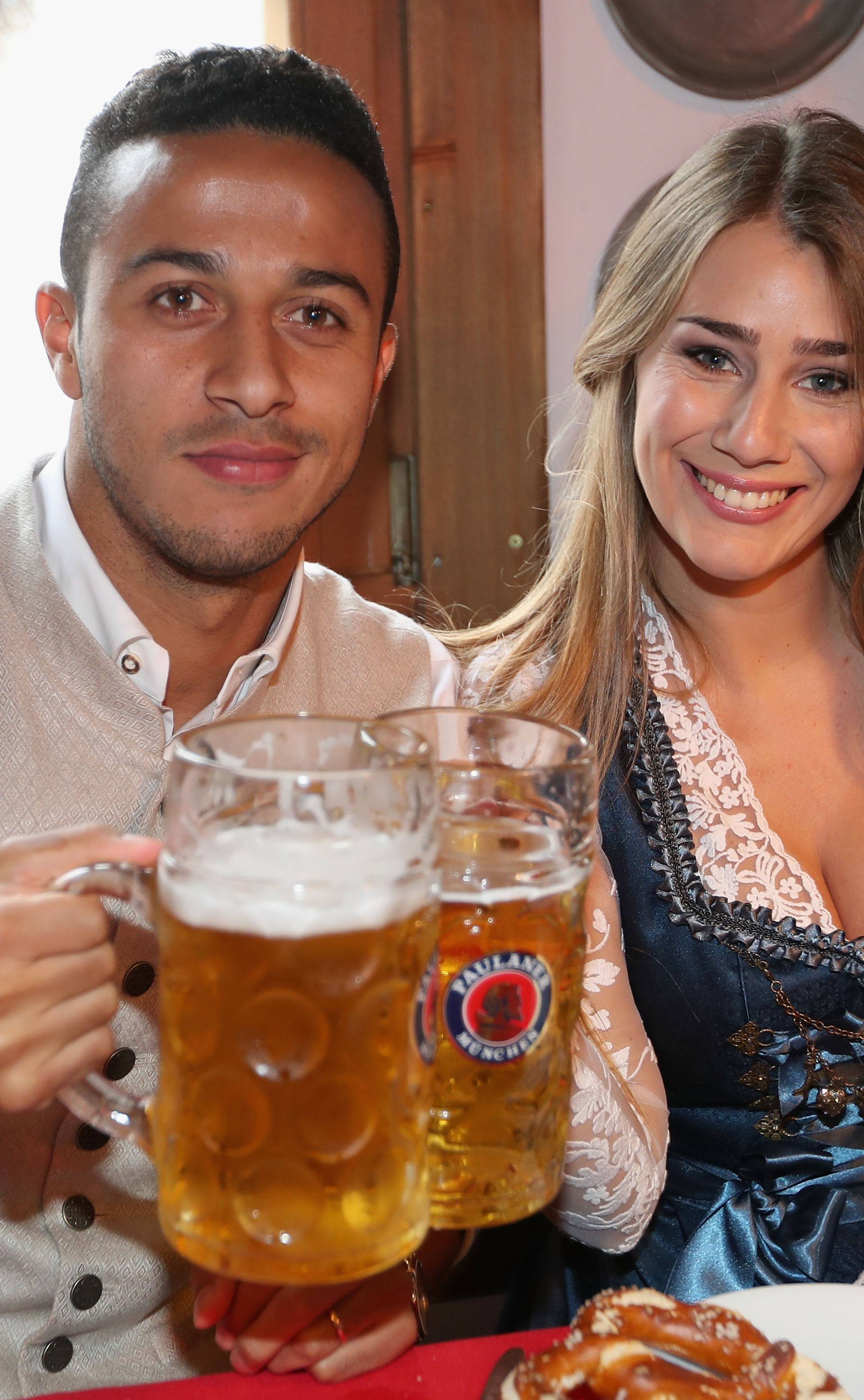 FC Bayern visits the Munich Oktoberfest