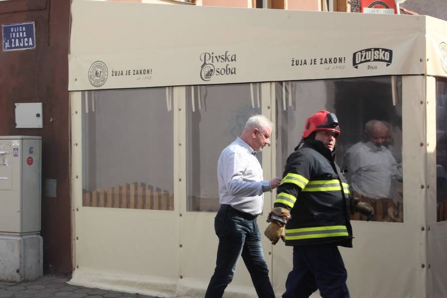 Slavonski Brod: Izbio  požar u poznatoj pivnici "Kuća Piva"