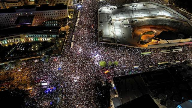 An aerial view shows right-wing demonstrators at a protest calling on the Israeli government to complete its planned judicial overhaul, in front of the Knesset, Israel's Parliament, in Jerusalem