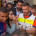 VIDEO Mbappé navijačici razbio nos pa oduševio lijepom gestom