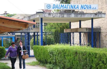 Radnici Dalmatinke Nove prosvjeduju pred sudom