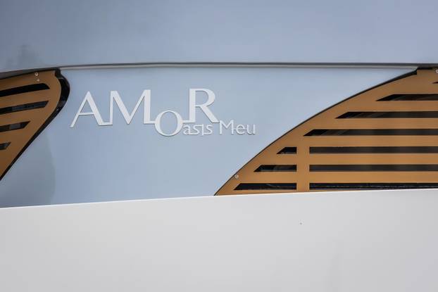 Split: Neobično plovilo na Zapadnoj obali