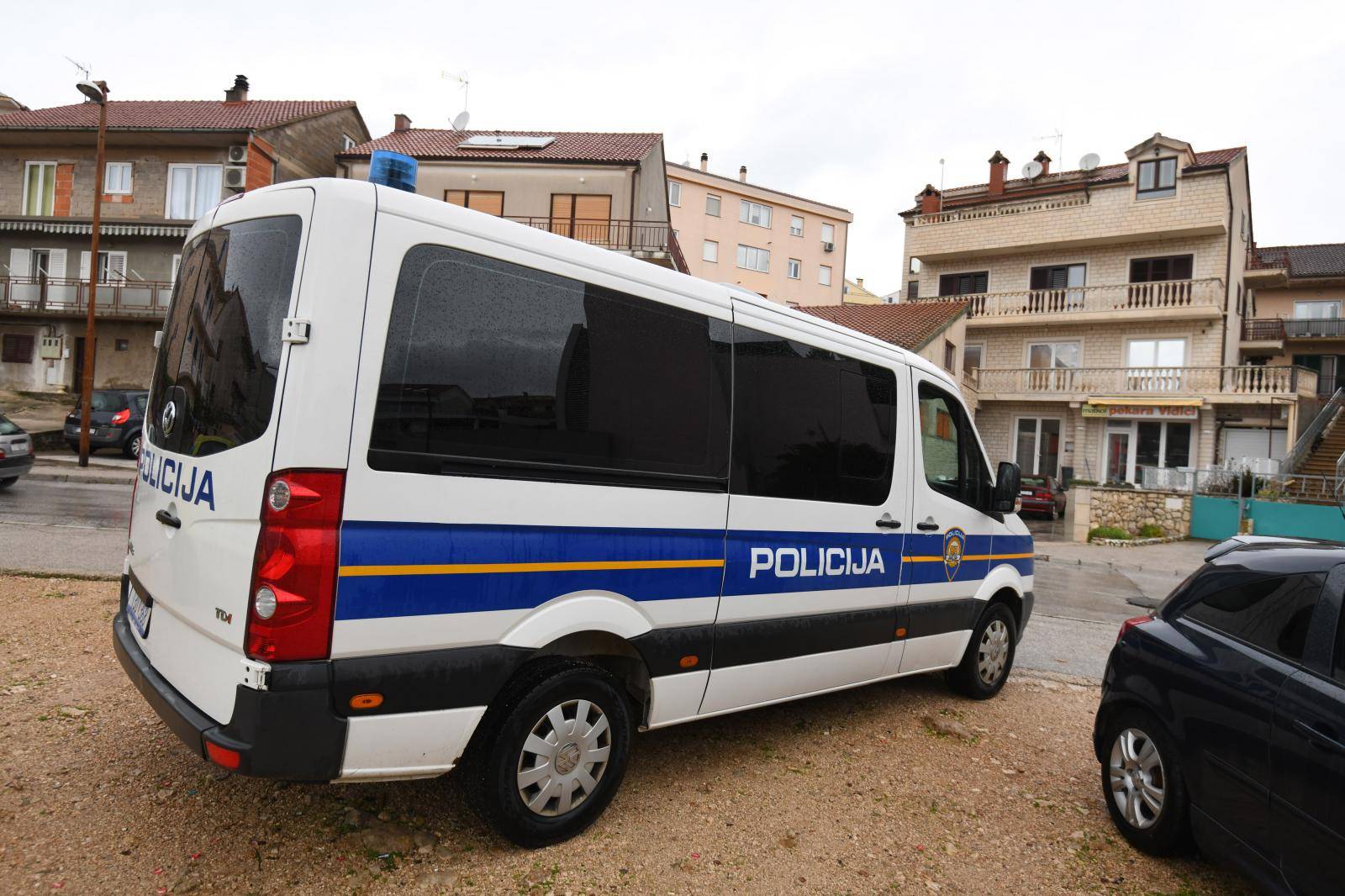 Šibenik: Policija ispred kuće četverostrukog ubojice