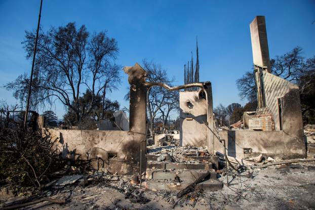 Massive Los Angeles fires rage on
