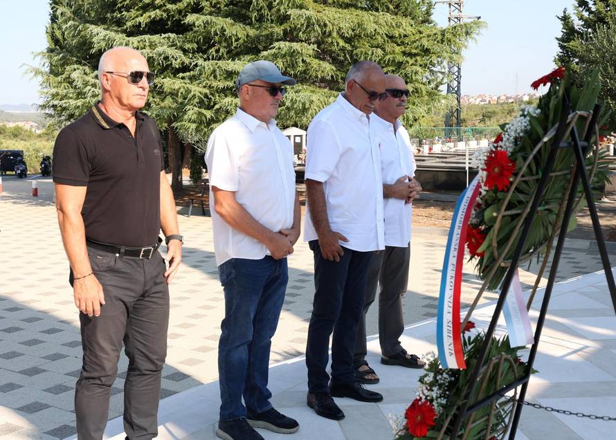 Šibenik: Položeni vijenci i zapaljene svije?e povodom obljetnice Oluje
